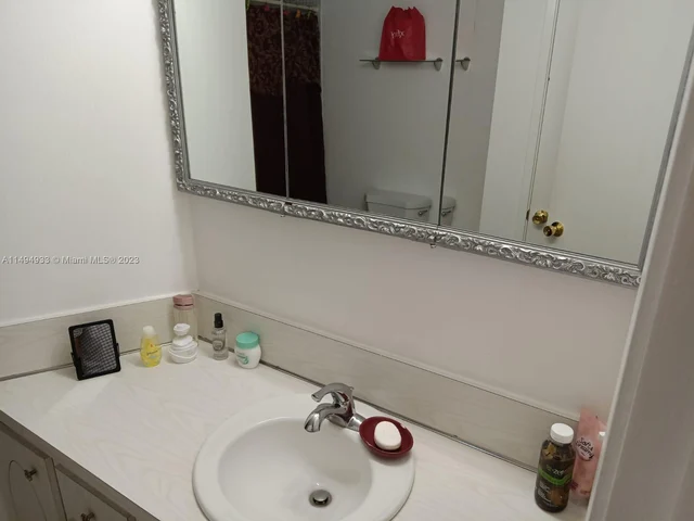 1750 NE 191st St # 1, Miami FL 33179