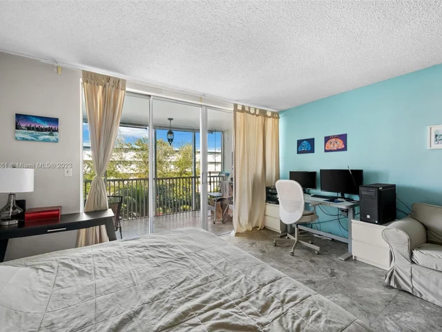 1690 NE 191st St # 1, Miami FL 33179