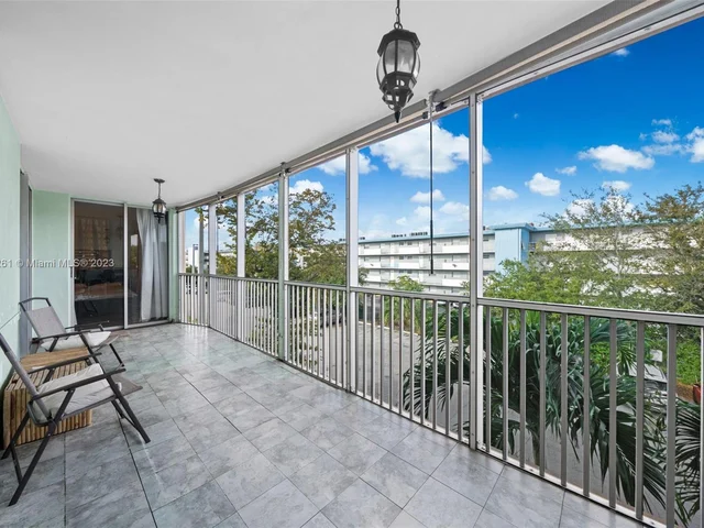 1690 NE 191st St # 1, Miami FL 33179