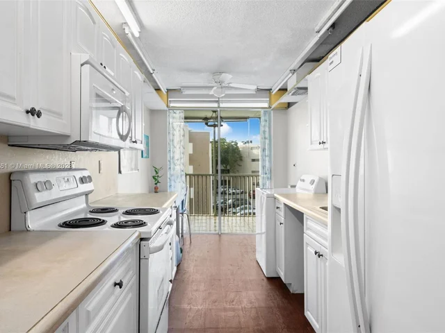 1690 NE 191st St # 1, Miami FL 33179