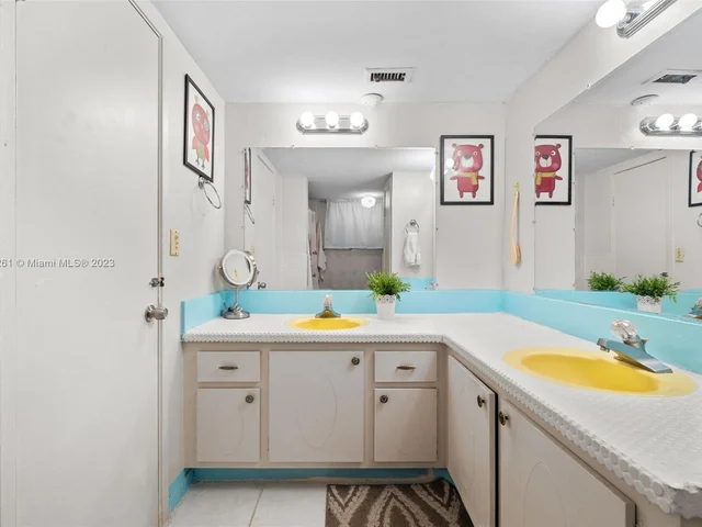 1690 NE 191st St # 1, Miami FL 33179