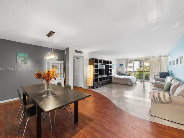 1690 NE 191st St # 1, Miami FL 33179