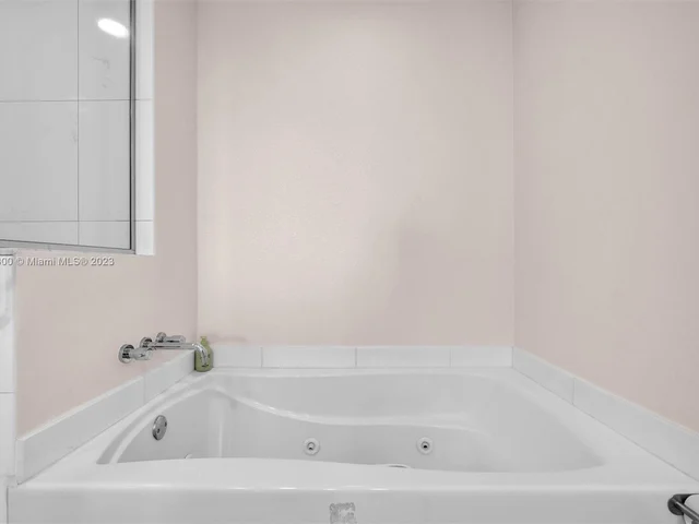 500 Brickell Ave # 2202, Miami FL 33131