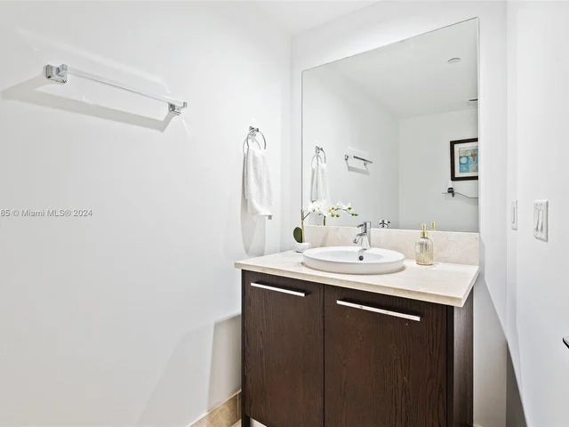 17121 Collins Ave # 2108, Sunny Isles Beach FL 33160