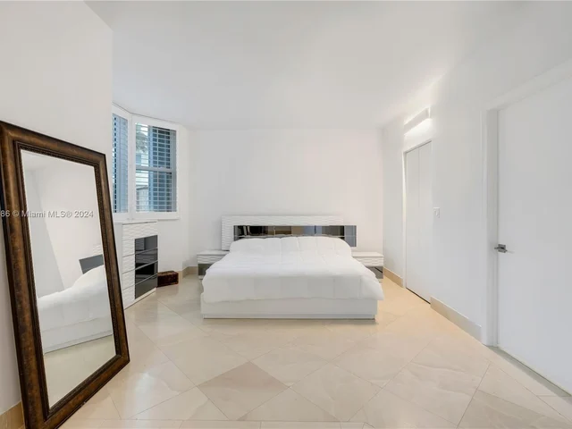 300 S Pointe Dr # 303, Miami Beach FL 33139