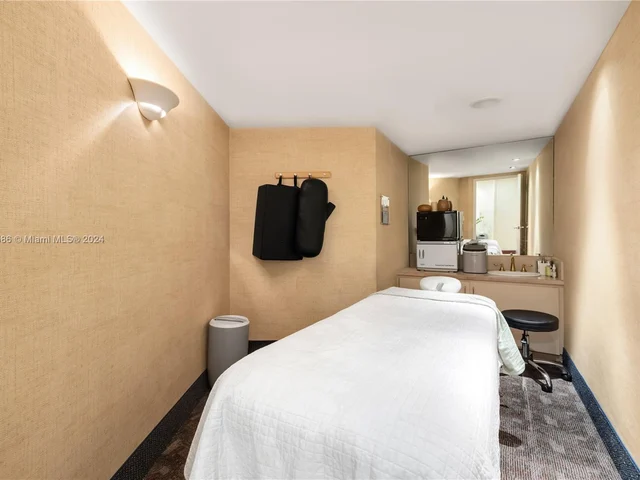 300 S Pointe Dr # 303, Miami Beach FL 33139