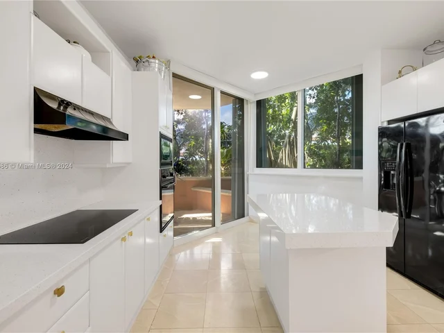 300 S Pointe Dr # 303, Miami Beach FL 33139