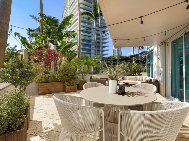 300 S Pointe Dr # 303, Miami Beach FL 33139