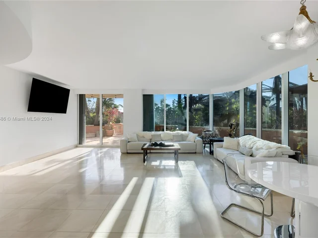 300 S Pointe Dr # 303, Miami Beach FL 33139