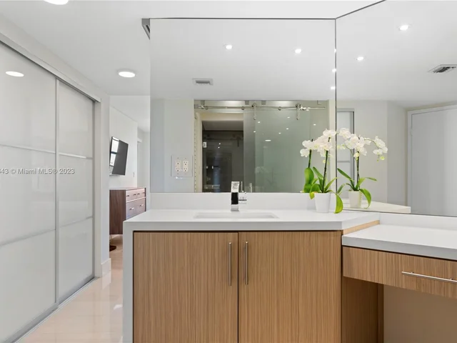 2333 Brickell Ave # 102, Miami FL 33129