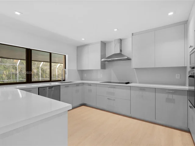 5254 NW 94th Doral Pl, Doral FL 33178