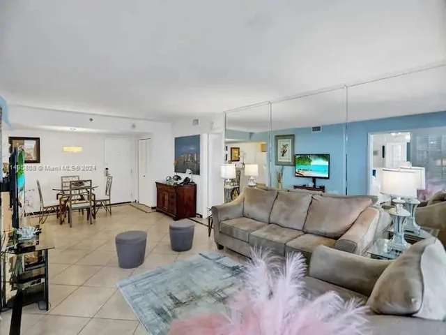 5225 Collins Ave # 610, Miami Beach FL 33140
