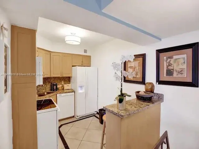 5225 Collins Ave # 610, Miami Beach FL 33140