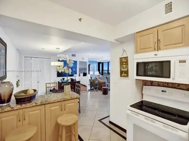 5225 Collins Ave # 610, Miami Beach FL 33140