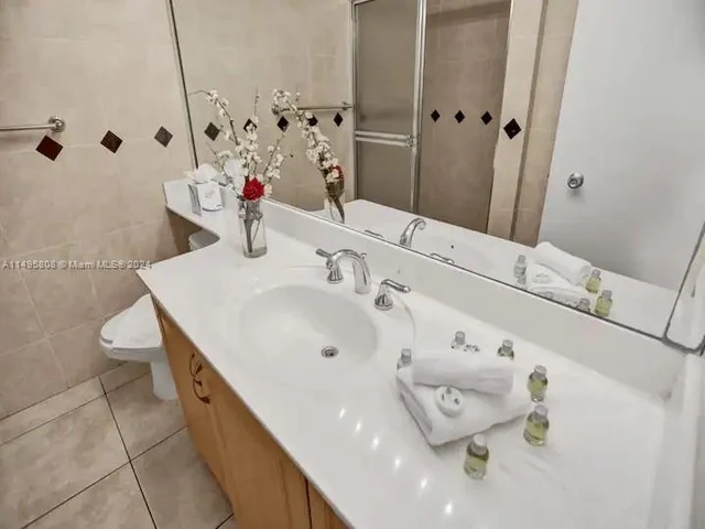 5225 Collins Ave # 610, Miami Beach FL 33140