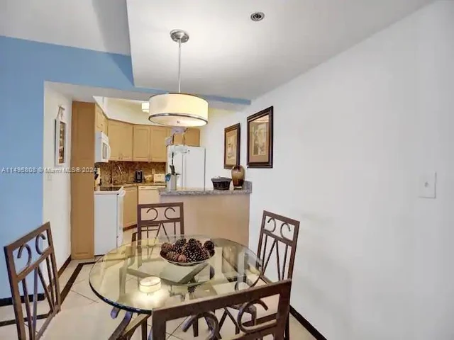 5225 Collins Ave # 610, Miami Beach FL 33140