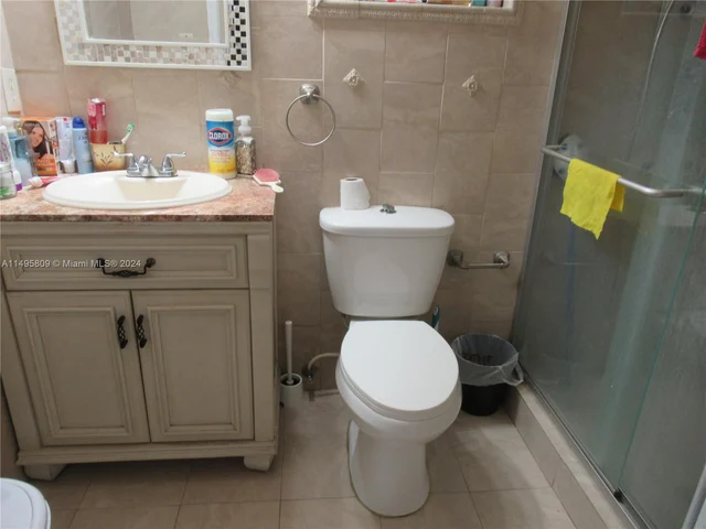 2461 NW 14th St, Miami FL 33125