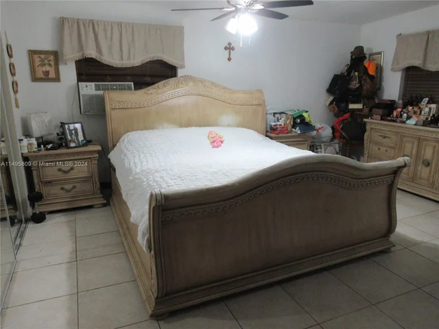 2461 NW 14th St, Miami FL 33125