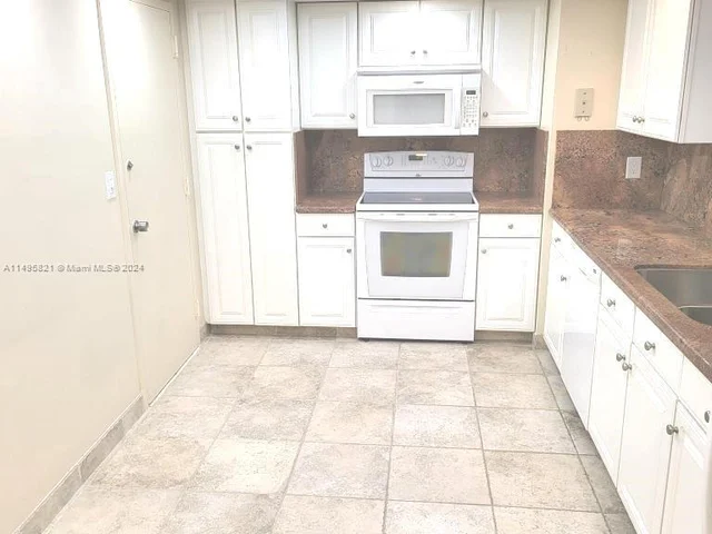 1147 Hillsboro Mile # 208, Hillsboro Beach FL 33062