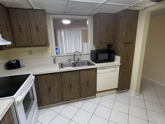 408 NW 68th Ave # 205, Plantation FL 33317