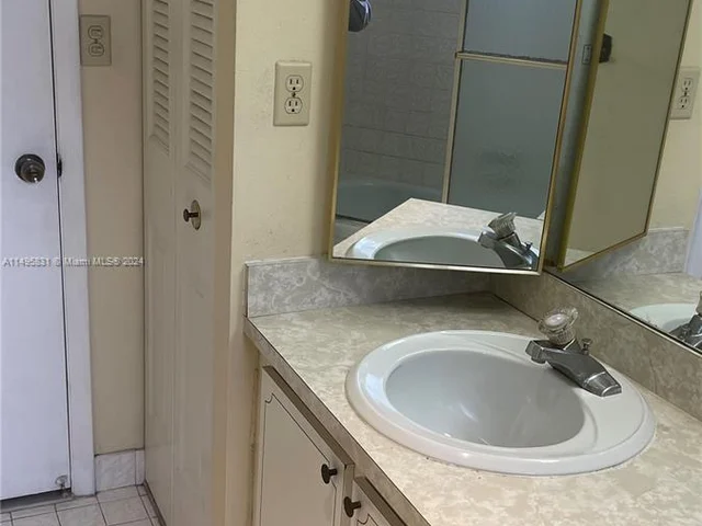 408 NW 68th Ave # 205, Plantation FL 33317