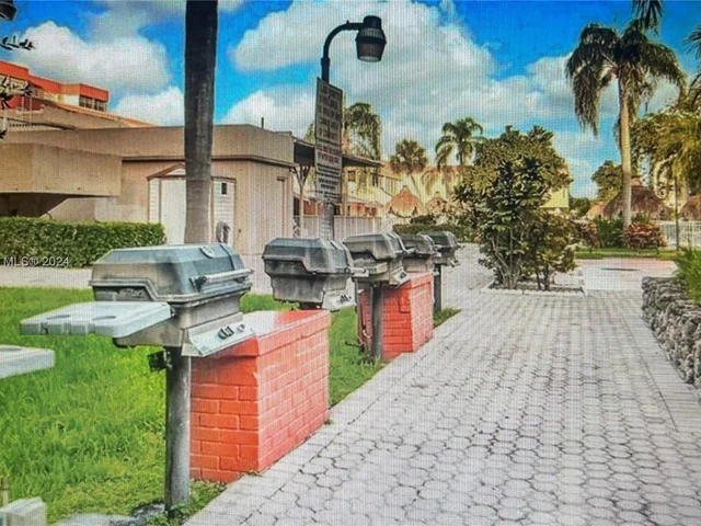 408 NW 68th Ave # 205, Plantation FL 33317