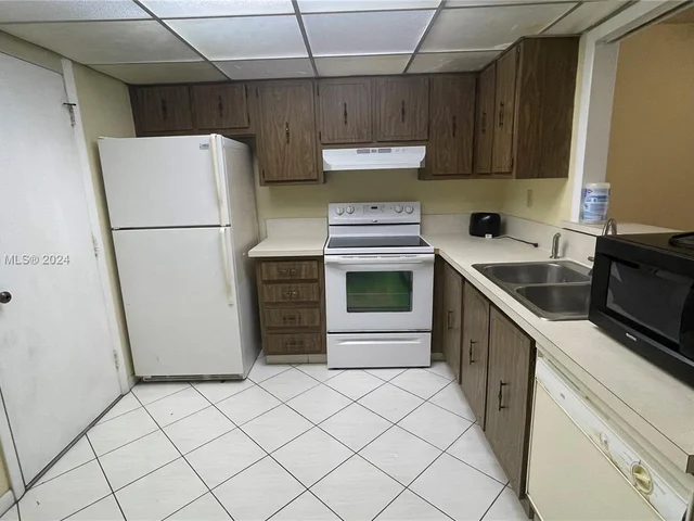 408 NW 68th Ave # 205, Plantation FL 33317