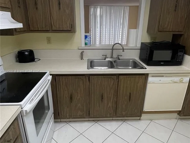 408 NW 68th Ave # 205, Plantation FL 33317