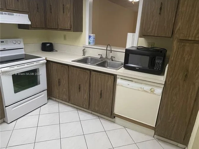 408 NW 68th Ave # 205, Plantation FL 33317