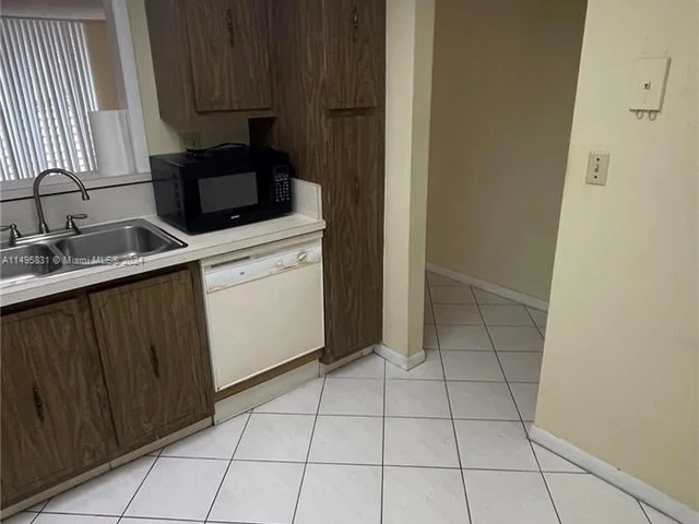 408 NW 68th Ave # 205, Plantation FL 33317