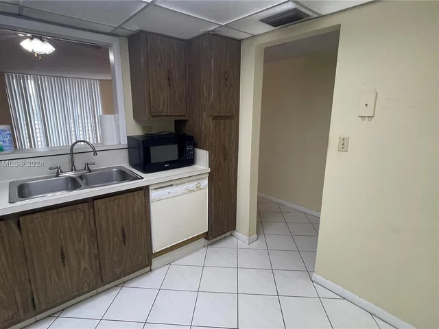 408 NW 68th Ave # 205, Plantation FL 33317