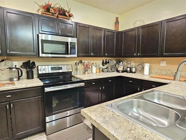 11477 SW 250th St, Homestead FL 33032