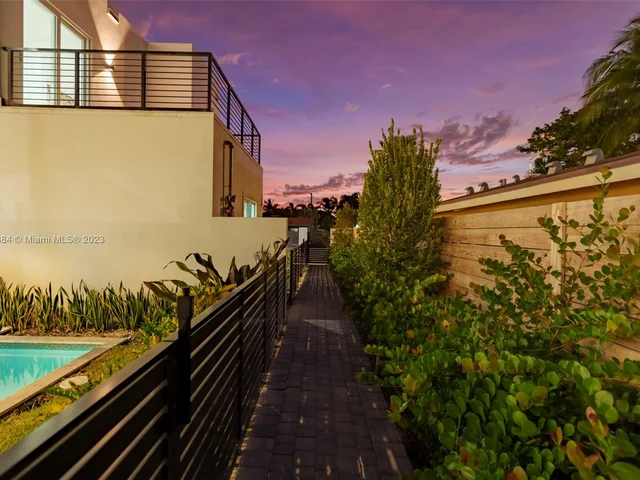 1220-6 NE 15th Ave # 4, Fort Lauderdale FL 33304