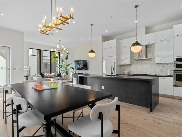 4482 NW 80th Ave, Doral FL 33166