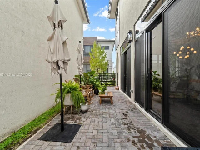 4482 NW 80th Ave, Doral FL 33166