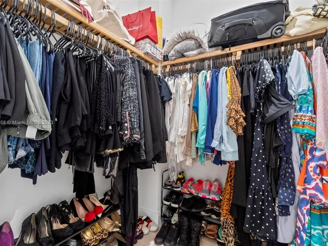 4482 NW 80th Ave, Doral FL 33166