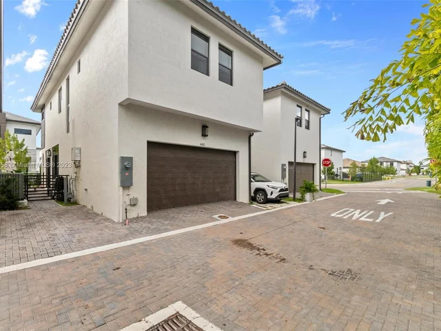 4482 NW 80th Ave, Doral FL 33166