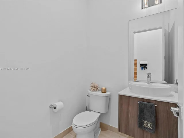 4482 NW 80th Ave, Doral FL 33166