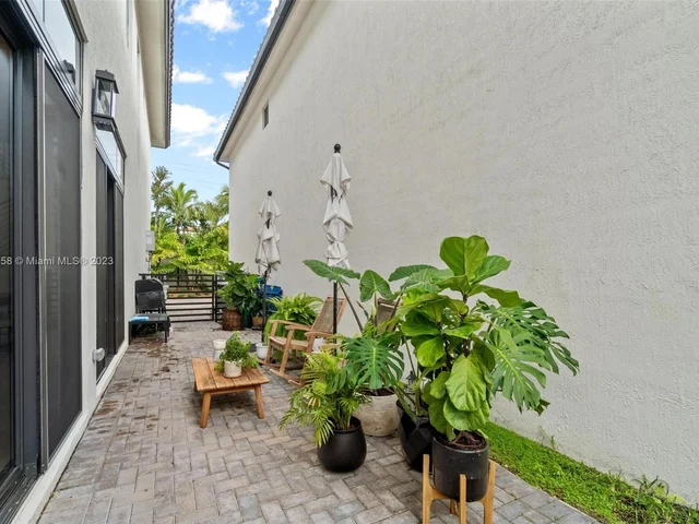 4482 NW 80th Ave, Doral FL 33166