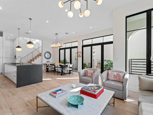 4482 NW 80th Ave, Doral FL 33166