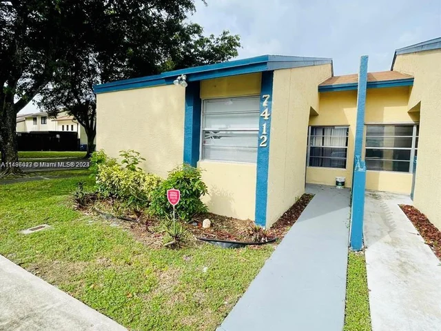 7412 NW 34th St, Lauderhill FL 33319