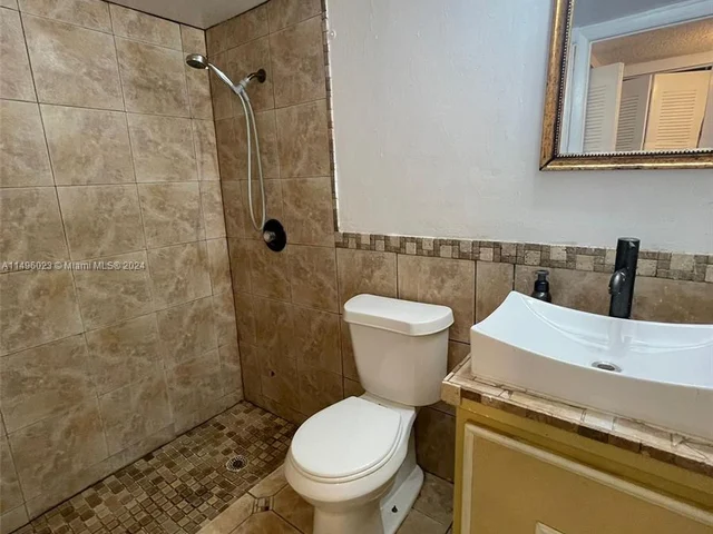 7412 NW 34th St, Lauderhill FL 33319