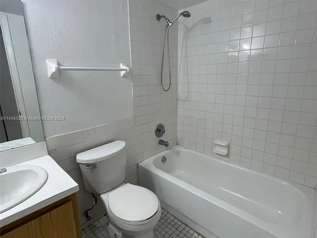 7412 NW 34th St, Lauderhill FL 33319