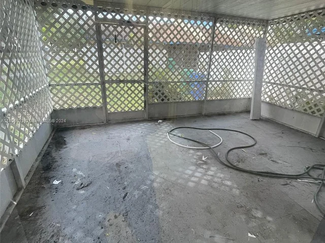 7412 NW 34th St, Lauderhill FL 33319