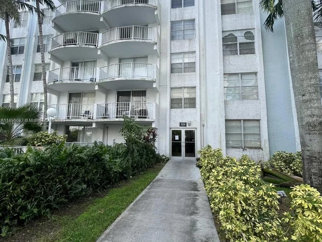 494 NW 165th St Rd # 105, Miami FL 33169