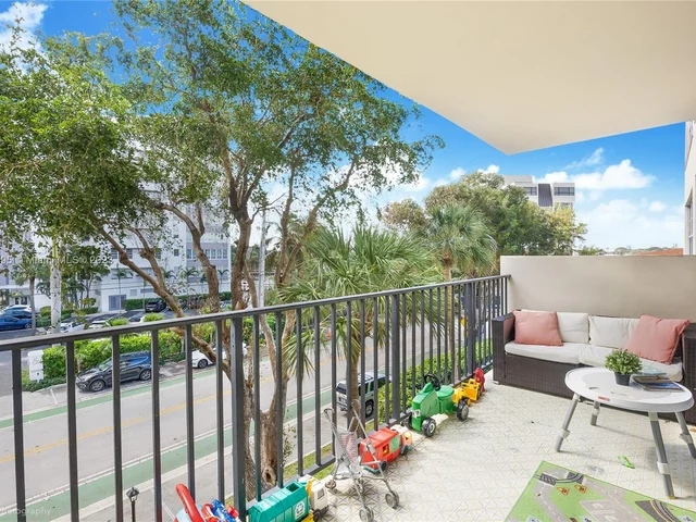 1001 91st St # 303, Bay Harbor Islands FL 33154