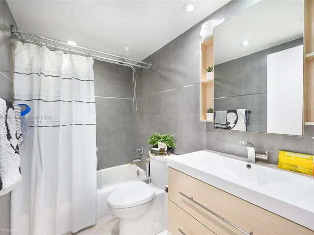 1001 91st St # 303, Bay Harbor Islands FL 33154