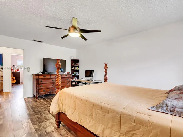 7175 Nova Dr # 405, Davie FL 33317