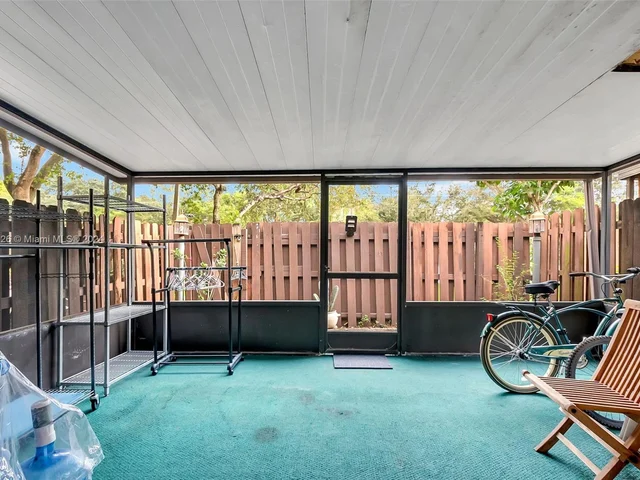 7175 Nova Dr # 405, Davie FL 33317