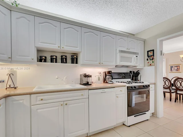 7175 Nova Dr # 405, Davie FL 33317